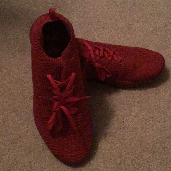 Under Armour 6y red boys shoes - Picture 1 of 3